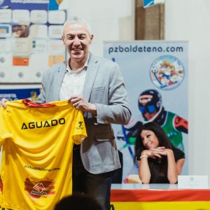 Xavi Aguado luce su Camiseta Reyno de Aragón