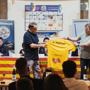 Andrés_Ramirez_con_su_Camiseta_Reyno_de_Aragón