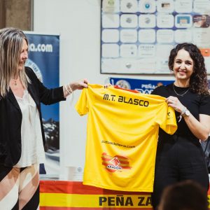 María_Teresa_Blasco_con_su_Camiseta_Reyno_de_Aragón